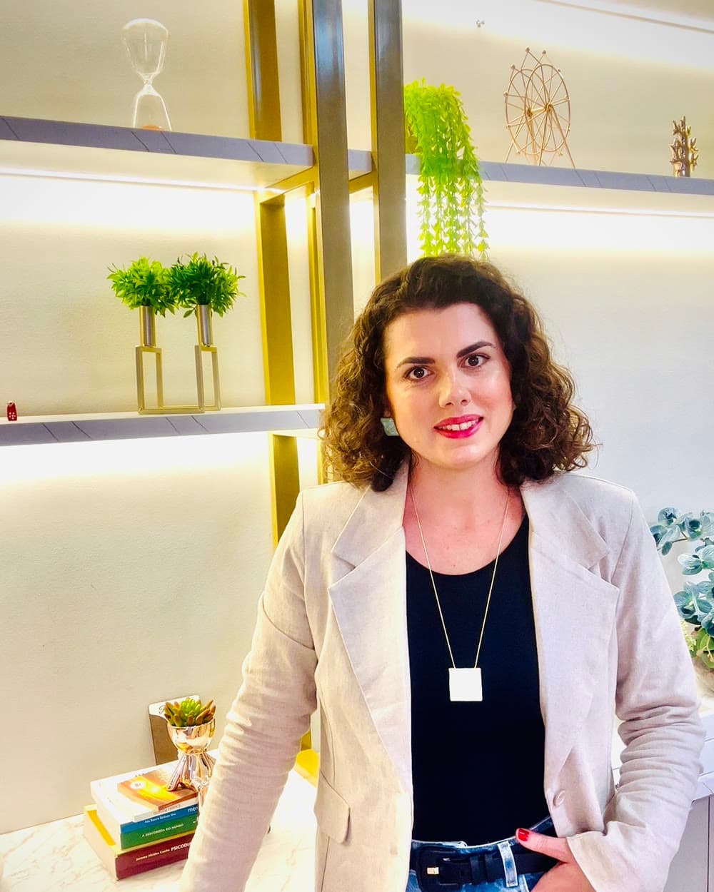 Danielle Fernandes, psicóloga clínica e autora do curso